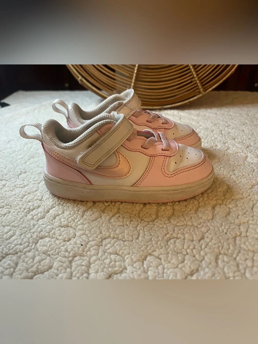 Nike Kids Pink and White Velcro Low-Top Sneakers